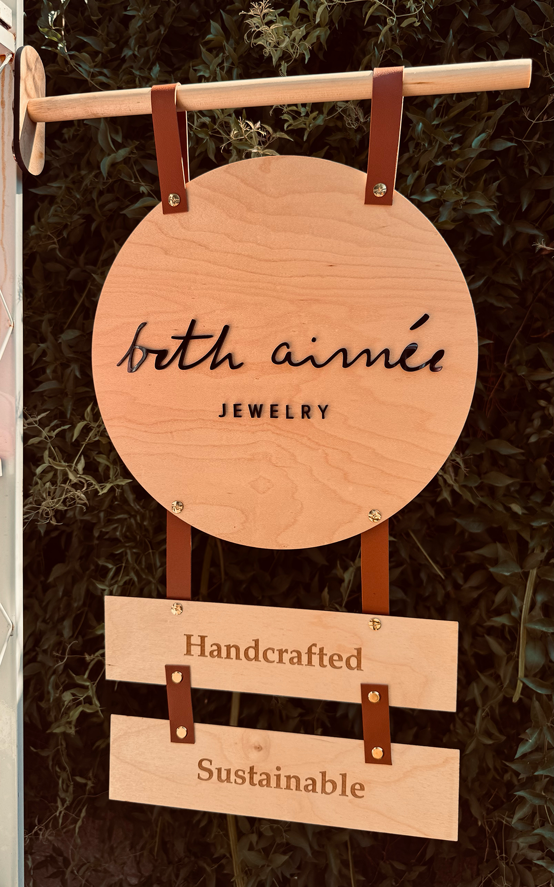 Hanging Market Sign with Magnetic Mount