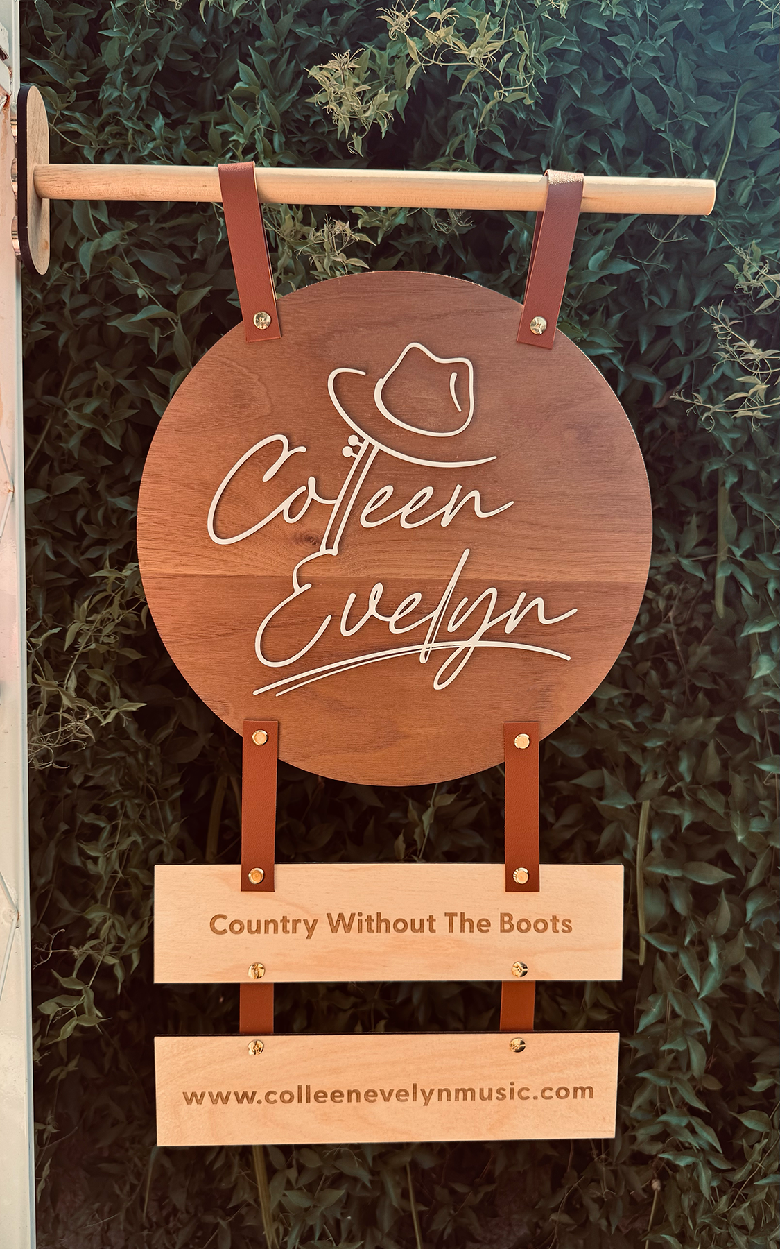 Hanging Market Sign with Magnetic Mount